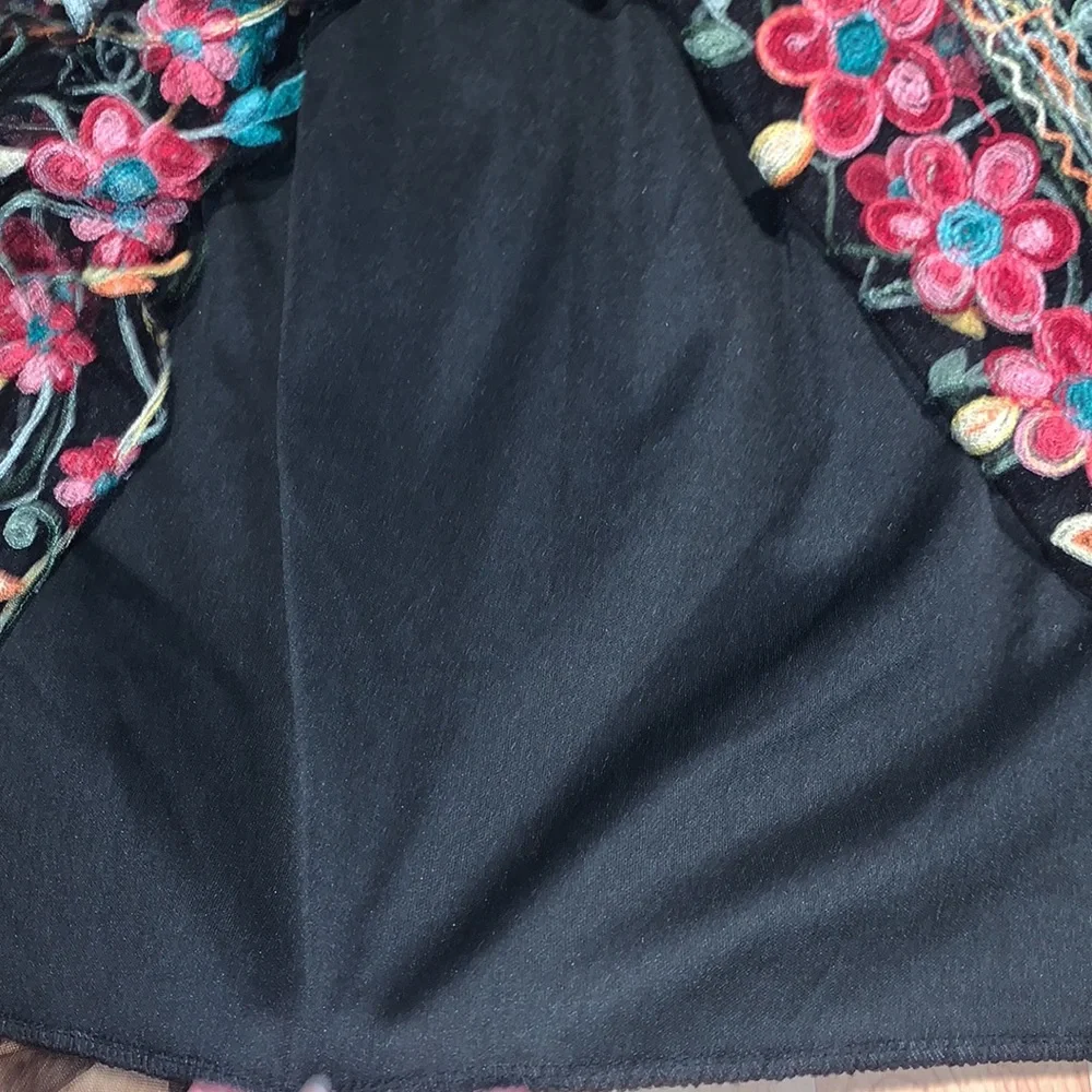 San Francisco | Beautiful Embroidered Floral Skirt - Picture 10 of 15